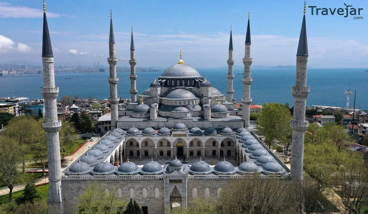 Take an unbelievable site view in Blue Mosque